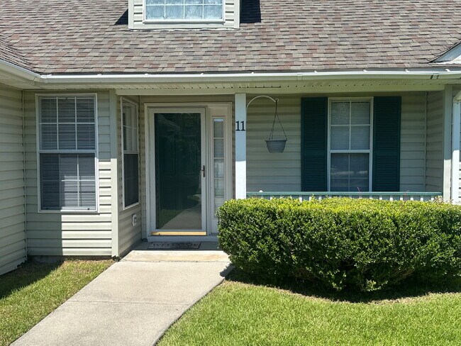 Foto del edificio - Rivers End Three Bedroom Home with a Fence...