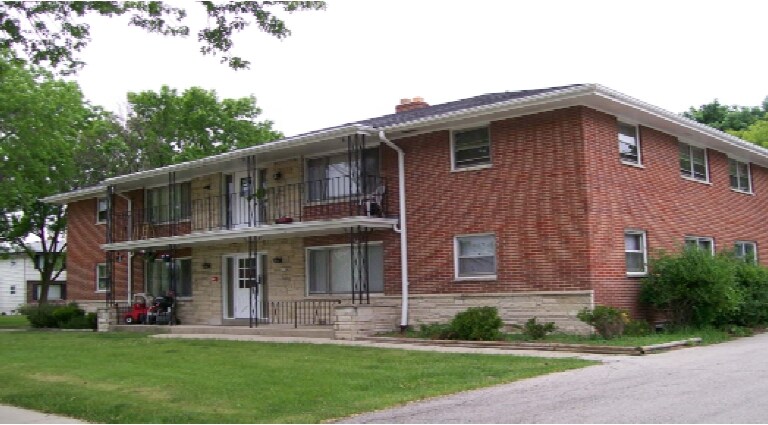 Primary Photo - 8838 W Mill Rd