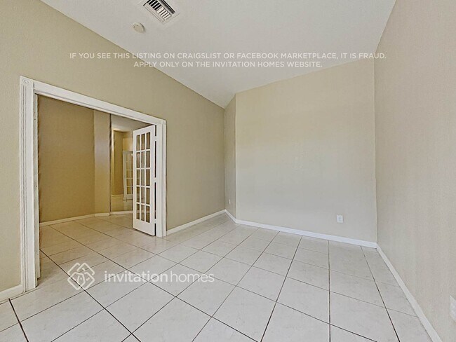Building Photo - 1422 SW 158th Ave
