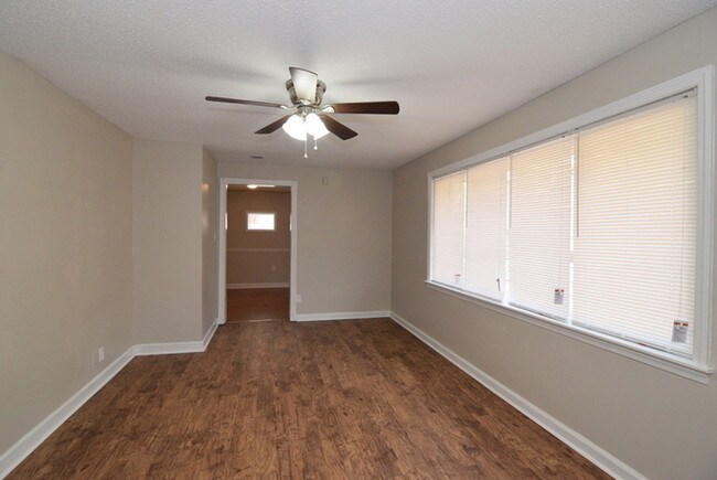 Building Photo - Updated 3 Bedroom House Near Lake Olmstead