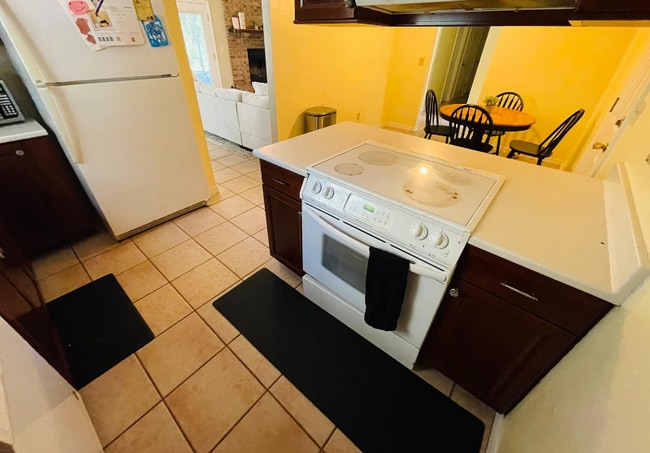 Building Photo - 240 SE Sandia Way