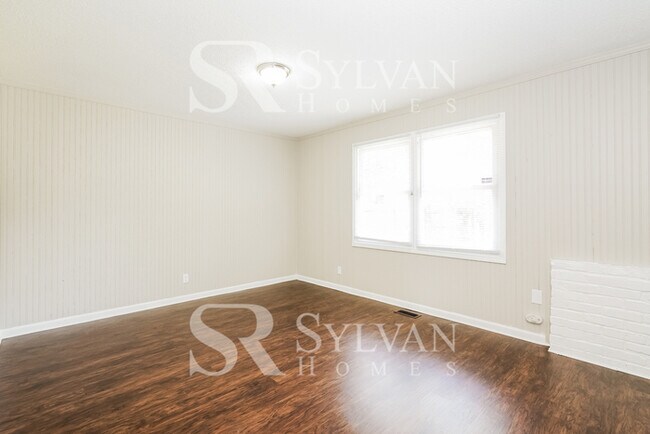 Building Photo - Prepare to fall in love with this 3 bedroo...