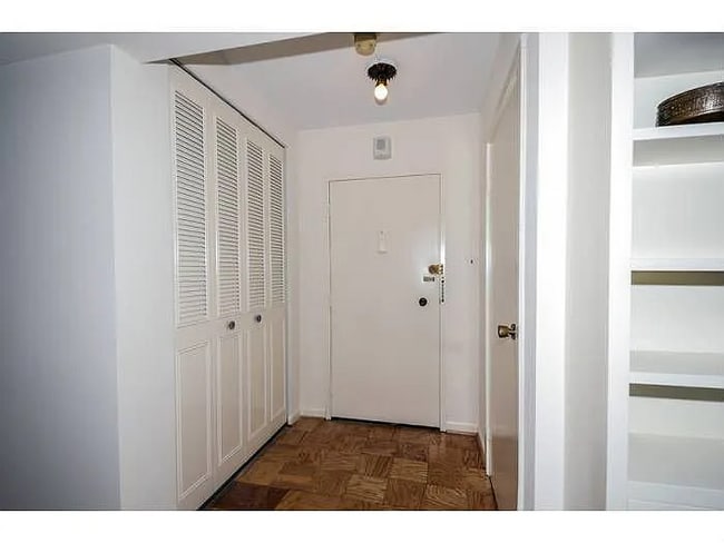 Foto del edificio - 4201 Cathedral Ave NW