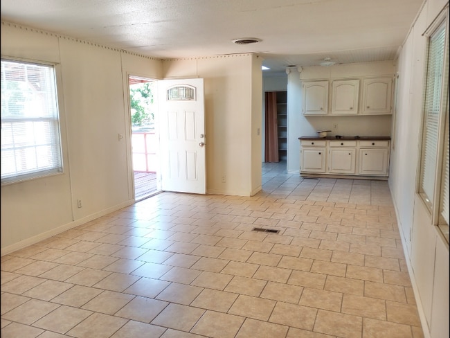 Building Photo - 6345 N Dona Ana Rd
