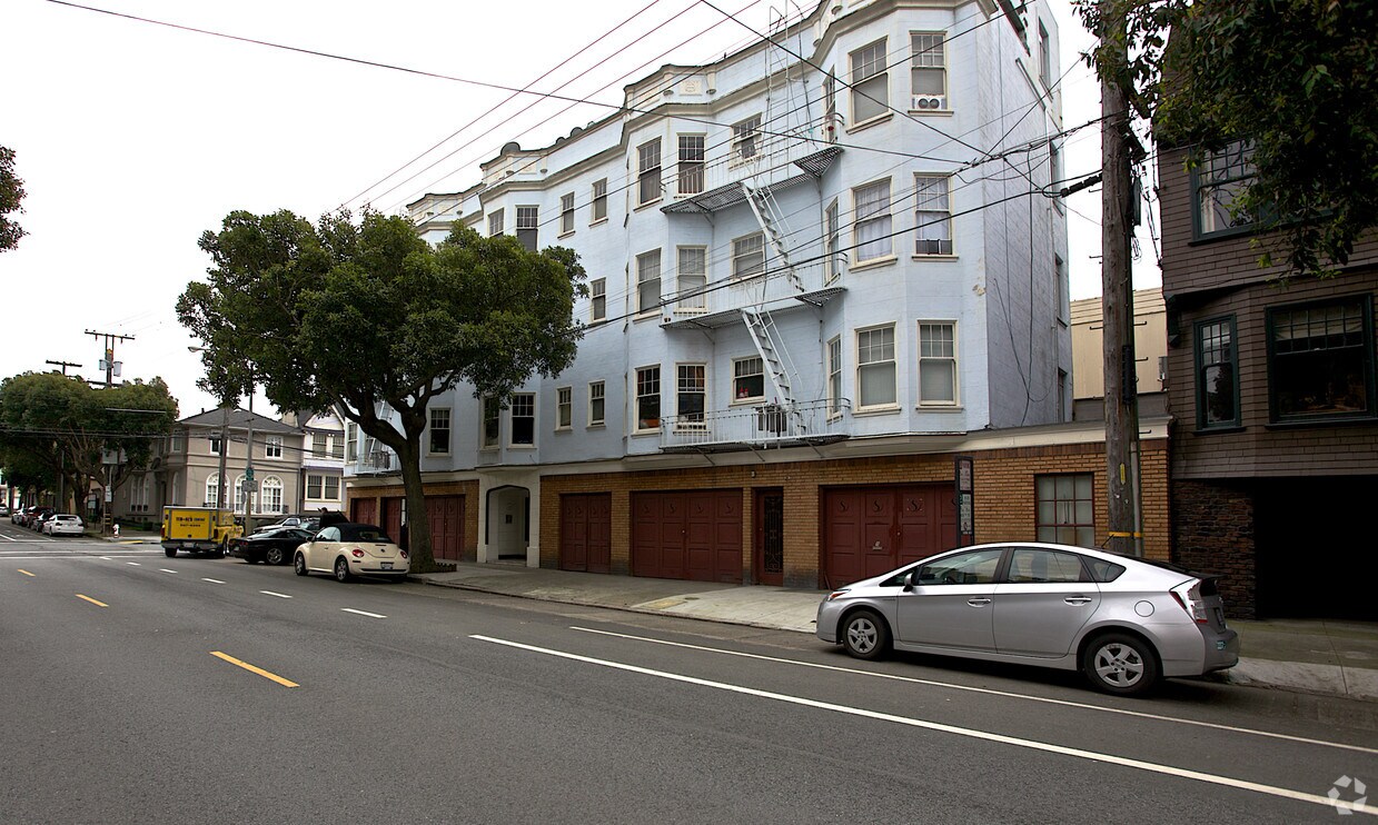 Building Photo - 601 Lake St