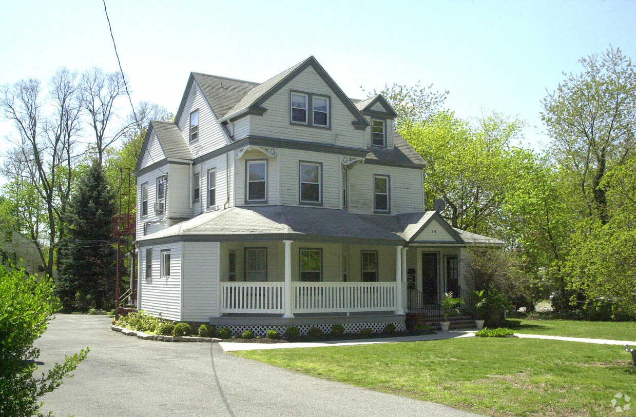 Primary Photo - Victorian Apartments