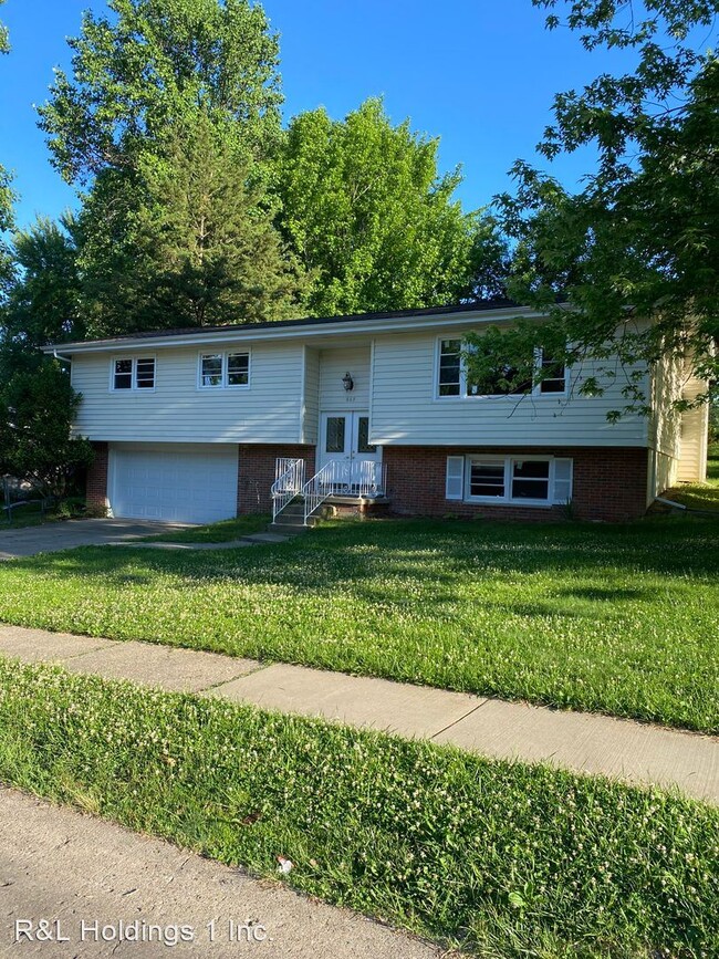Building Photo - 4 br, 2.5 bath House - 883 Roanoke Dr
