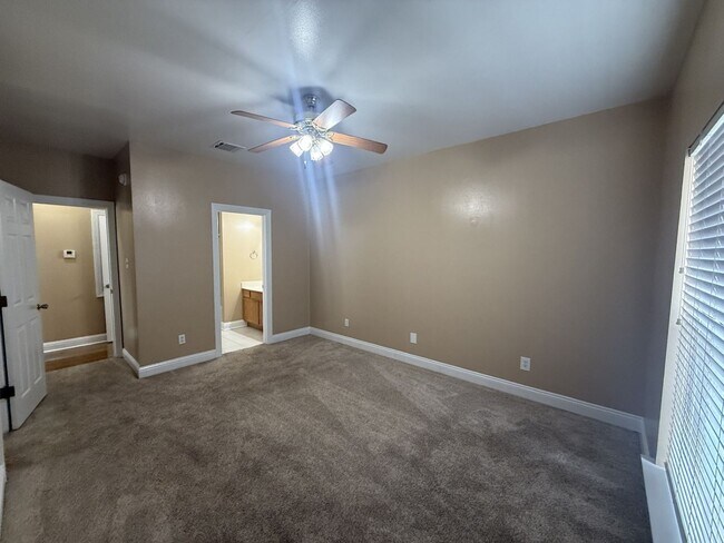 Foto del edificio - 2/2 Penny Lane Condo with washer/dryer