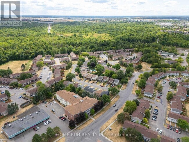 Photo du bâtiment - 2555 Hunters Point Crescent
