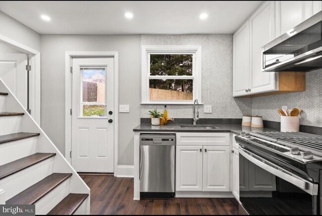 Foto del edificio - 612 44th St NE