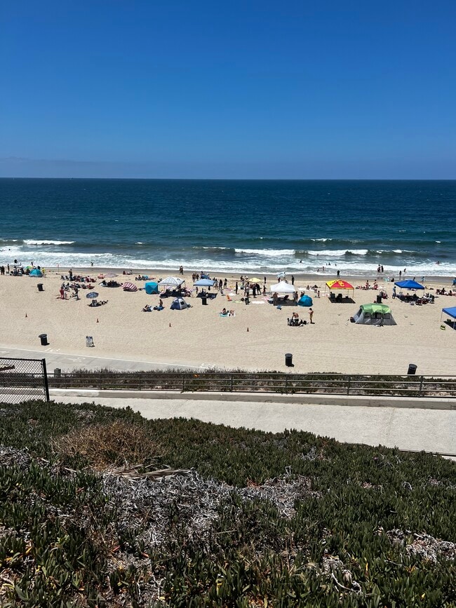 75b Yards to the beach - 207 Avenue C