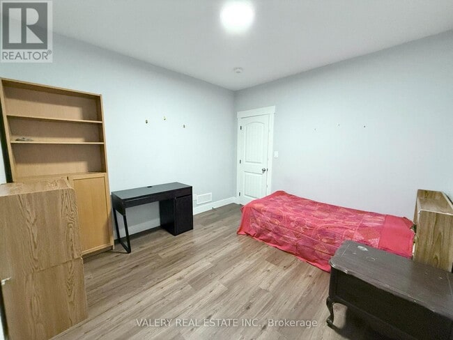 Building Photo - 1872 Longfellow Ave