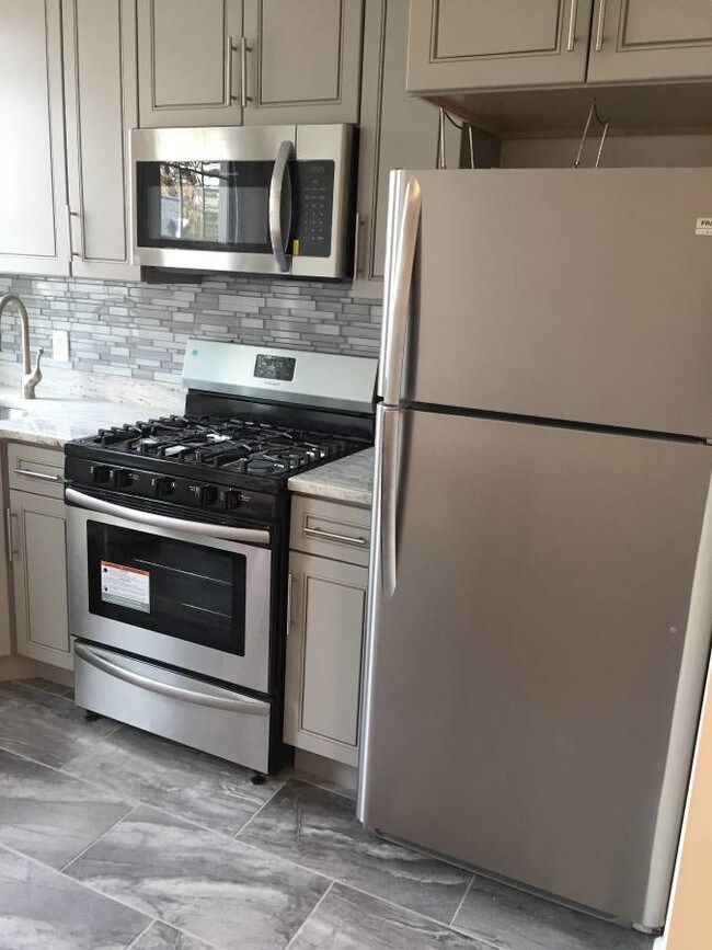 Foto del edificio - 38th Street | Astoria Boulevard North | 3/1