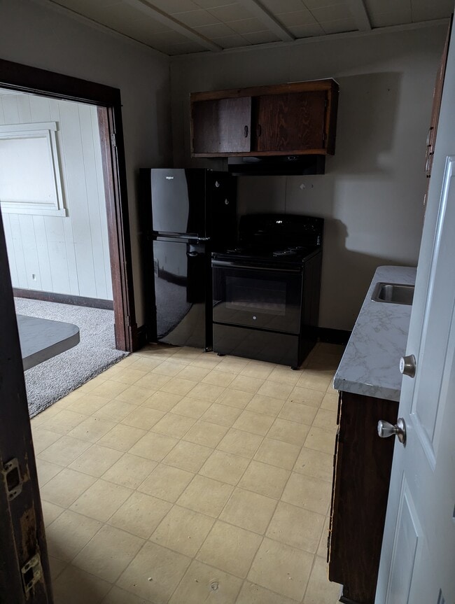 Building Photo - 807 W College Ave