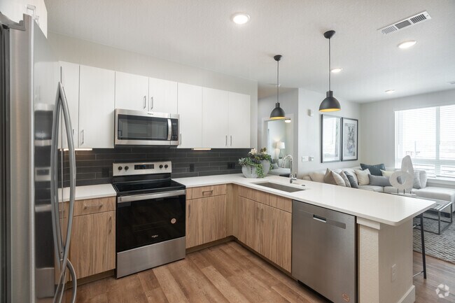1HAB, 1BA - 811 ft² - Sequel Apartment Homes