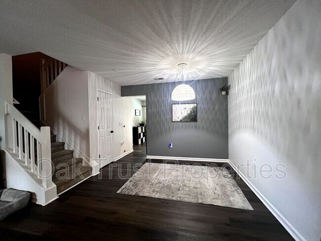 Foto del edificio - 303 Yellow Hawthorn Cir
