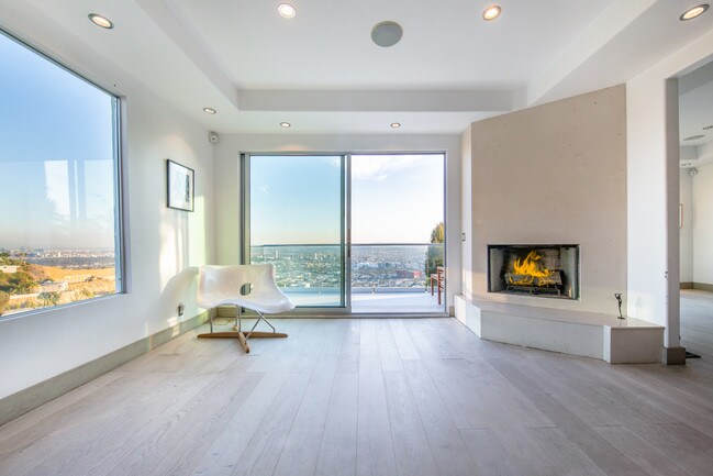 Sala de estar - 1847 Sunset Plaza Dr