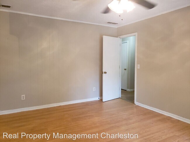 Building Photo - 4 br, 2 bath House - 658 Highwood Circle