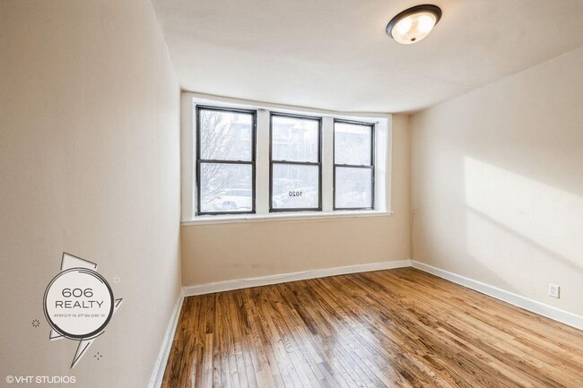 Building Photo - 1020 E Hyde Park Blvd