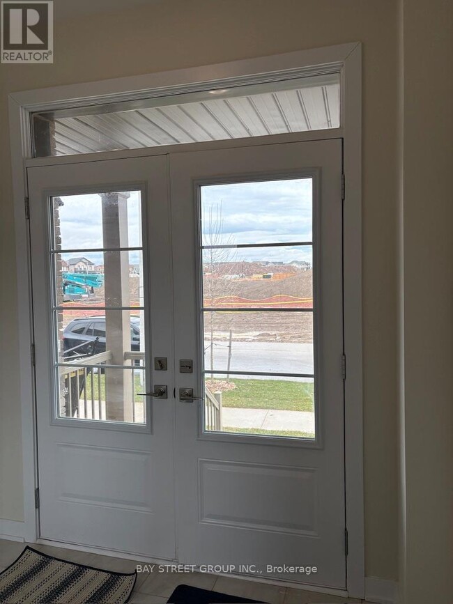 Building Photo - 215 Aviron Cres