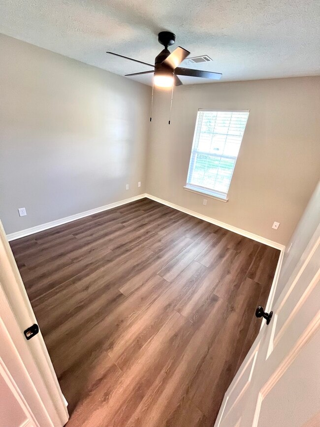 Foto del edificio - 2235 Millwood Dr