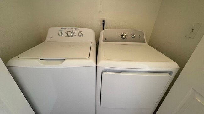 Building Photo - 5155 W Tropicana Ave