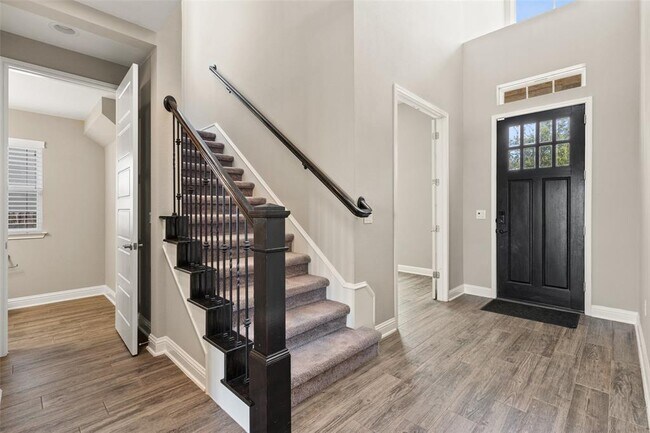 Building Photo - 5004 Mandevilla Dr