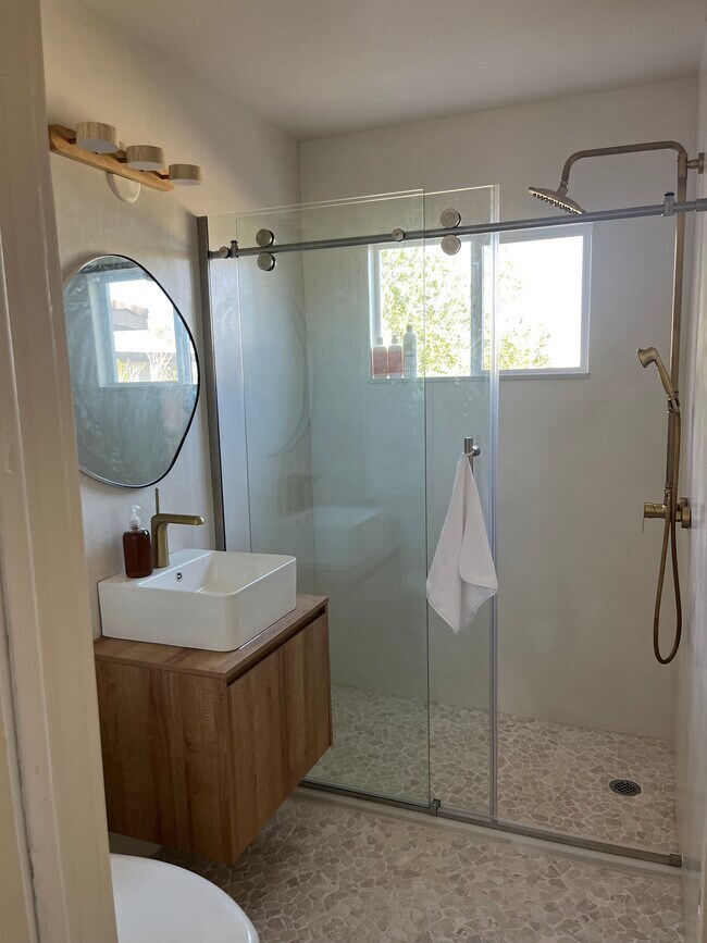 Foto del edificio - 6453 yucca ave