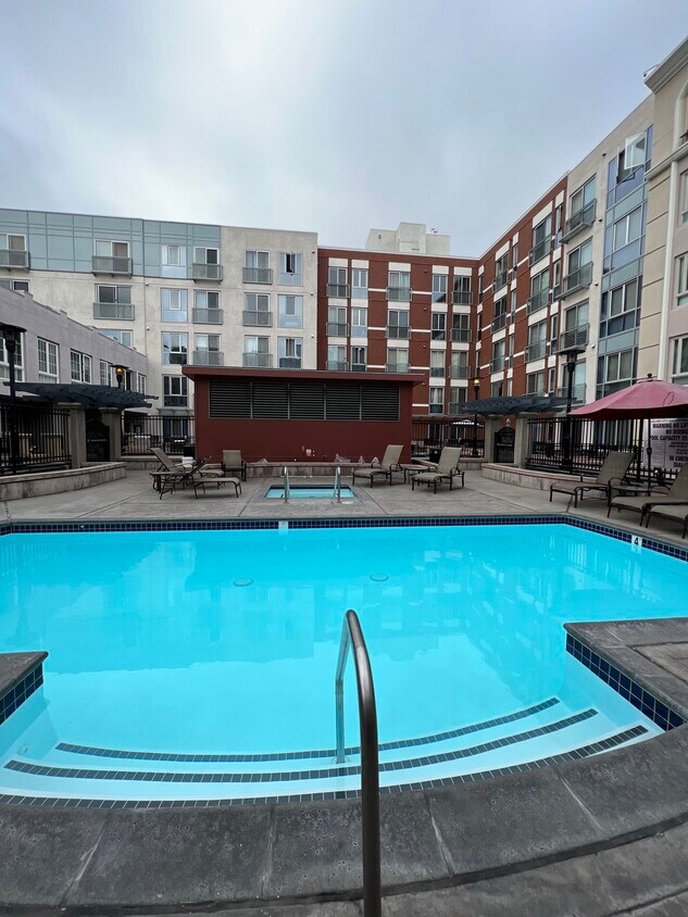 Foto principal - 450 J St