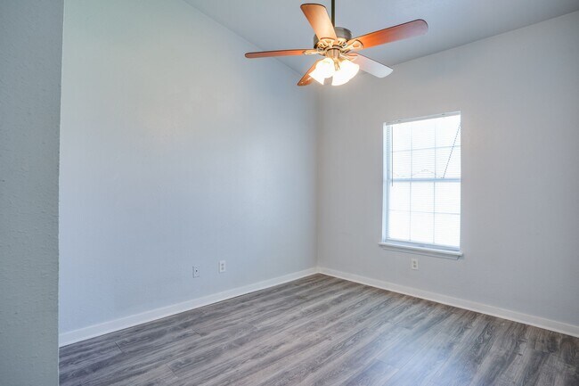 Foto del edificio - Mockingbird Garden Apartments