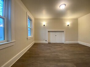 Building Photo - 808 Cherry St