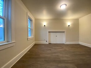 Building Photo - 808 Cherry St