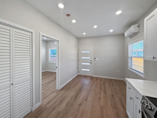 Foto del edificio - Stylish Newly Built 1BR/1BA ADU – In-Unit ...