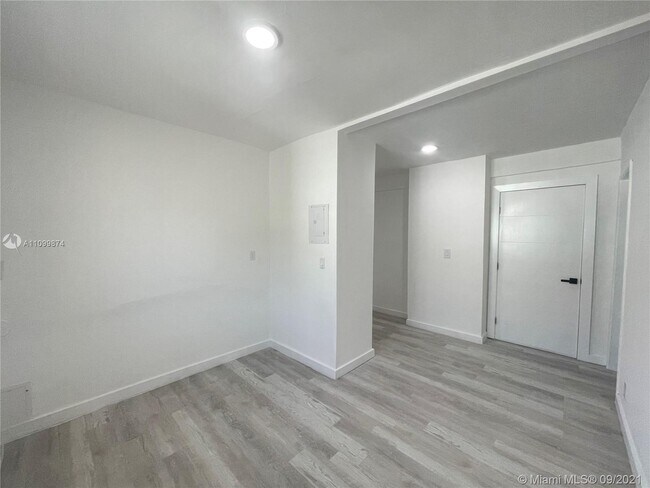 Building Photo - 9481  Abbott Ave  5 Surfside Fl 33154