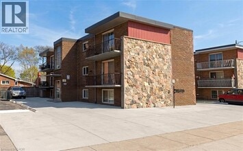 Building Photo - 723 Upper James St