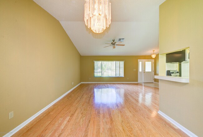 Foto del edificio - 13460 Little Farms Dr