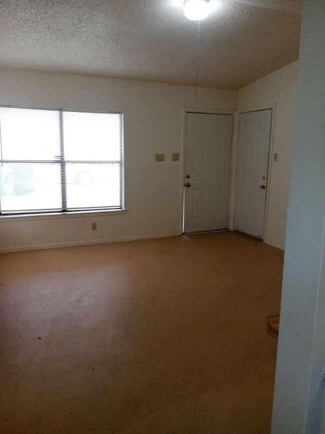 Building Photo - 9655 Bratton Dr