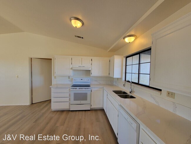 Building Photo - 3 br, 2 bath House - 8400 Willow Ave