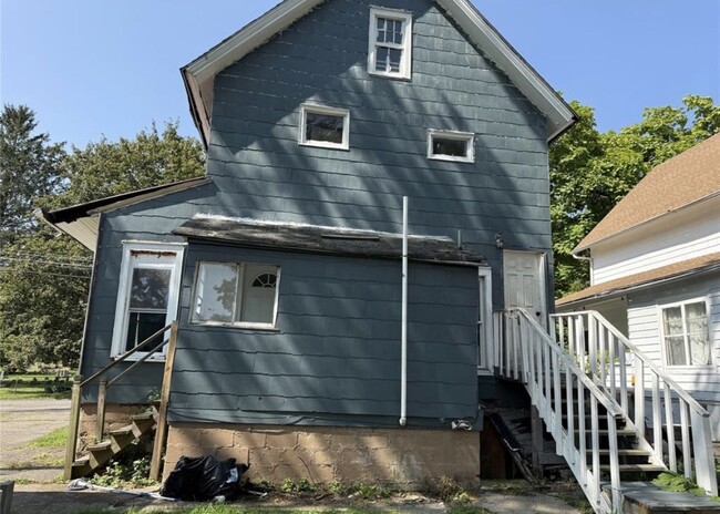 Building Photo - 127 Burbank Ave