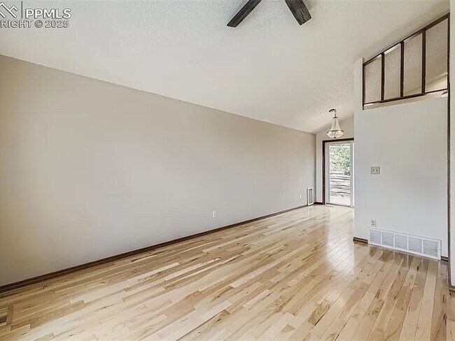 Foto del edificio - 5410 Sacramento Pl