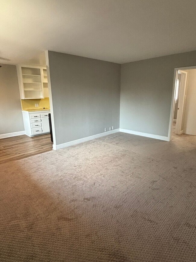 Foto del edificio - 1 Bedroom available now!