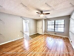 Building Photo - 1711 SW Skyline Dr