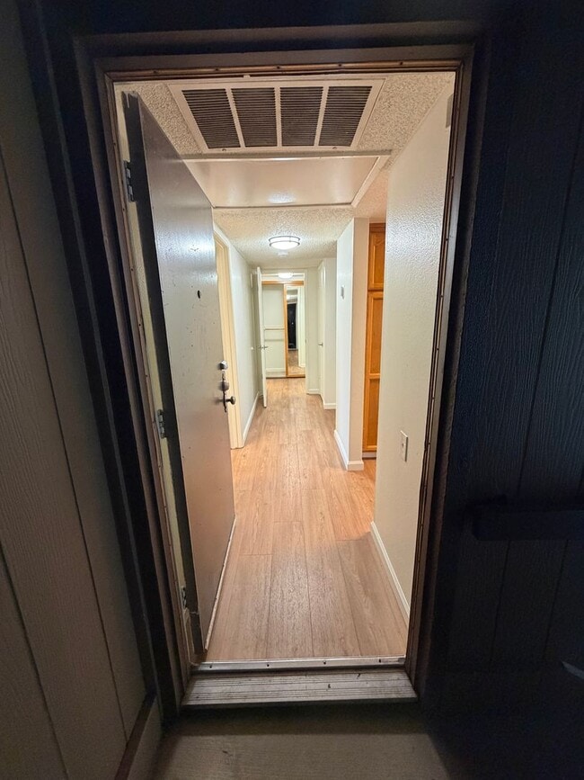 Building Photo - 2 bedroom | 1 bathroom | Condo