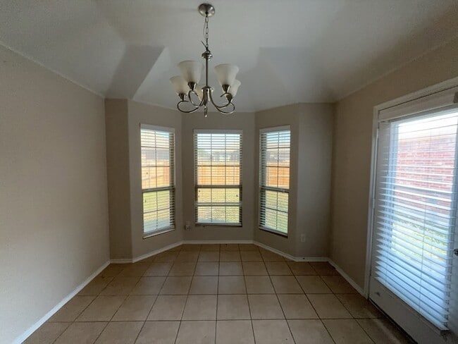 Building Photo - 2333 Cedarwood Dr