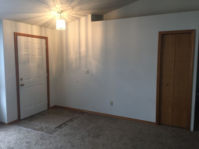 Building Photo - 3 Bed/2 Bath Single Level Home in NE Bend ...