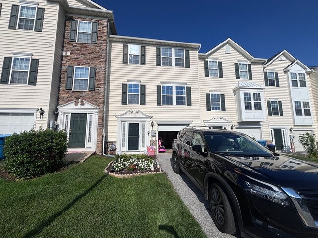 Building Photo - 322 Larose Dr