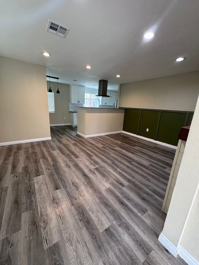 Foto del edificio - 5148 Alvada St