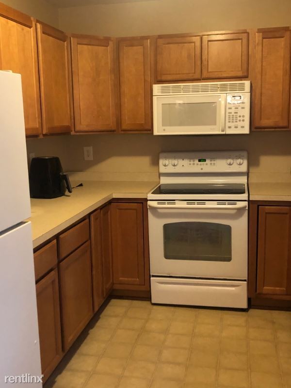 Building Photo - 2 br, 2.5 bath Townhome - 521 Travelers Blvd
