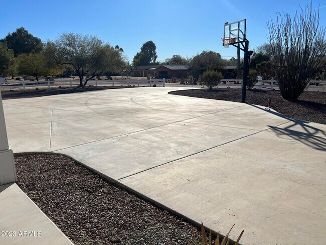 Building Photo - 8108 E Gary Rd