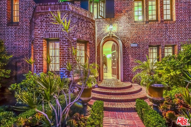 Foto del edificio - 805 N Bedford Dr